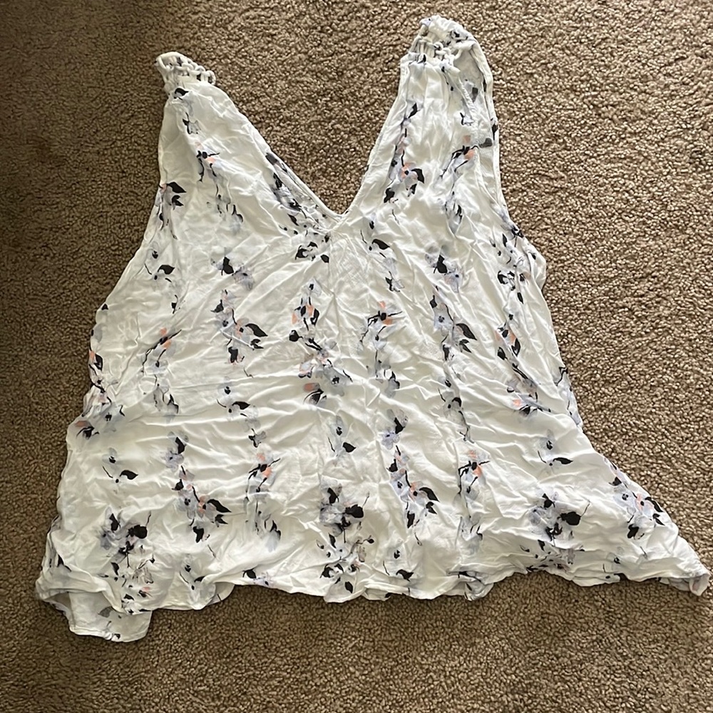 💙 GXF flowy floral tank with cute shoulder detail and bottom ruffle sz M